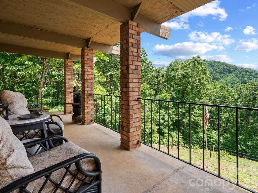 60 Little Creek Drive, Canton, NC 28716.  MLS# CAR4354255, YatesRealty ID 8025. 