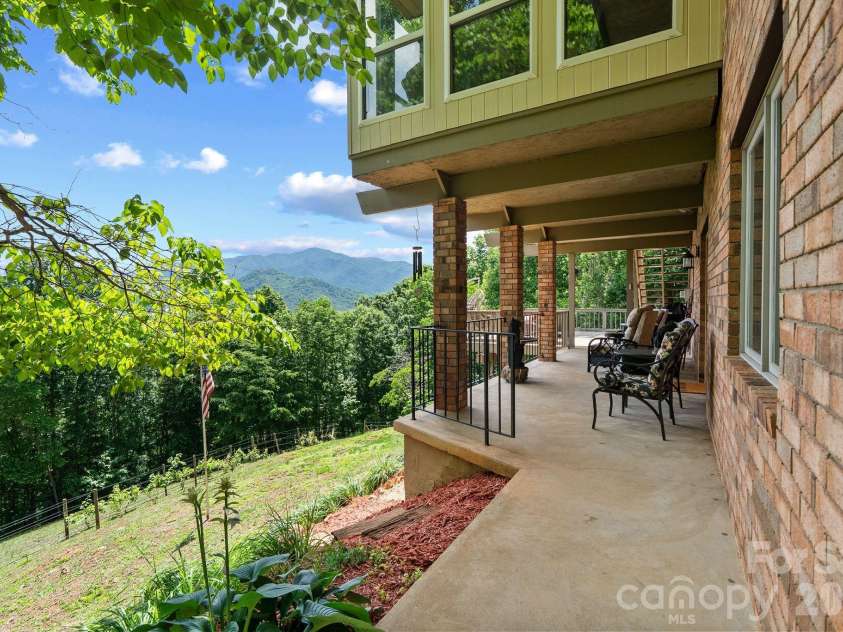 60 Little Creek Drive, Canton, NC 28716.  MLS# CAR4354255, YatesRealty ID 8025. 