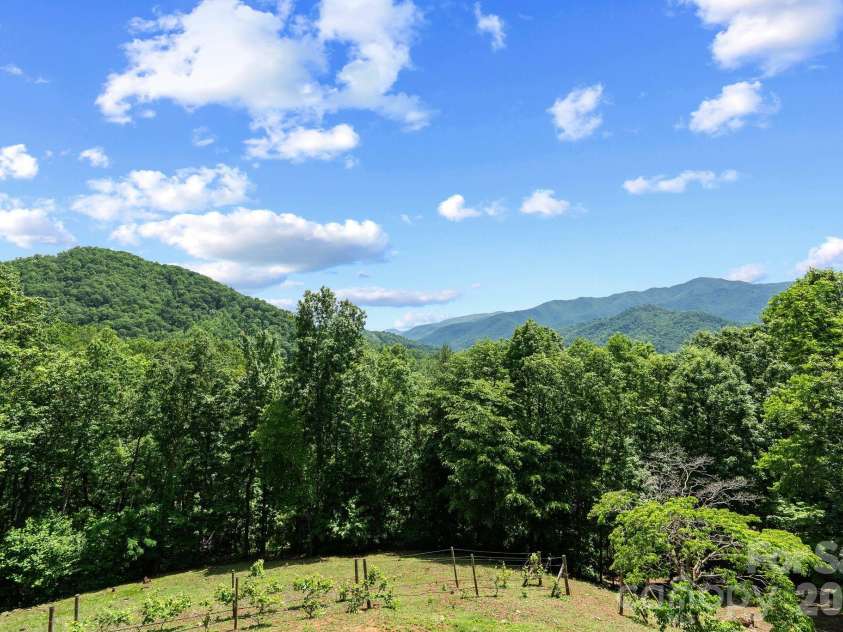 60 Little Creek Drive, Canton, NC 28716.  MLS# CAR4354255, YatesRealty ID 8025. 