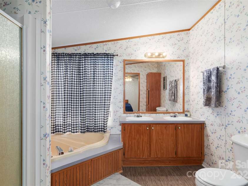 18 Dooley Drive, Canton, NC 28716.  MLS# CAR4250563, YatesRealty ID 8026. 