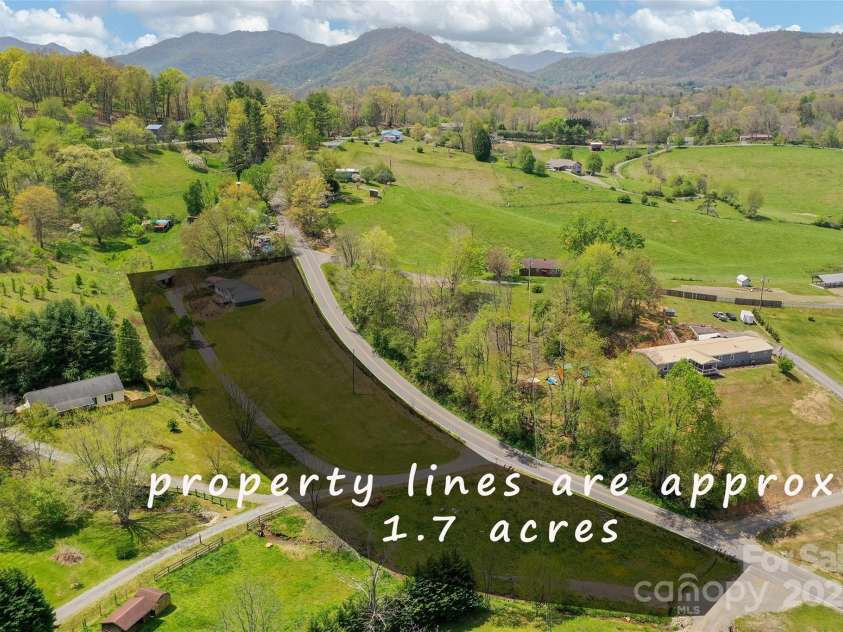 18 Dooley Drive, Canton, NC 28716.  MLS# CAR4250563, YatesRealty ID 8026. 