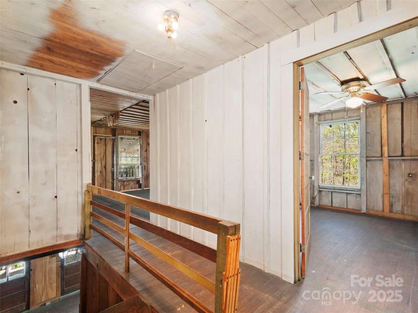 40 Wells Road, Waynesville, NC 28785.  MLS# CAR4251498, YatesRealty ID 8027. 