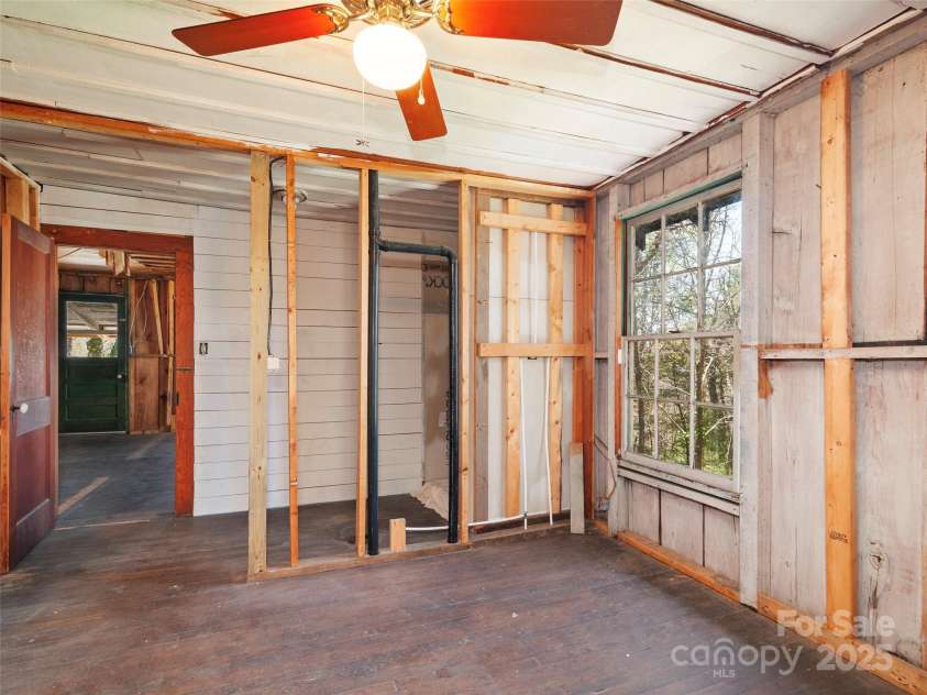 40 Wells Road, Waynesville, NC 28785.  MLS# CAR4251498, YatesRealty ID 8027. 