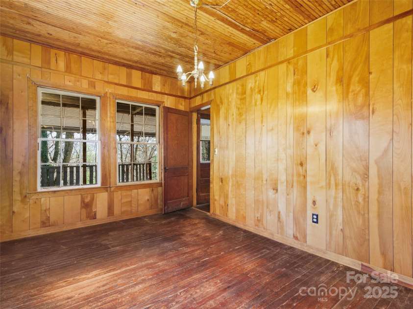 40 Wells Road, Waynesville, NC 28785.  MLS# CAR4251498, YatesRealty ID 8027. 