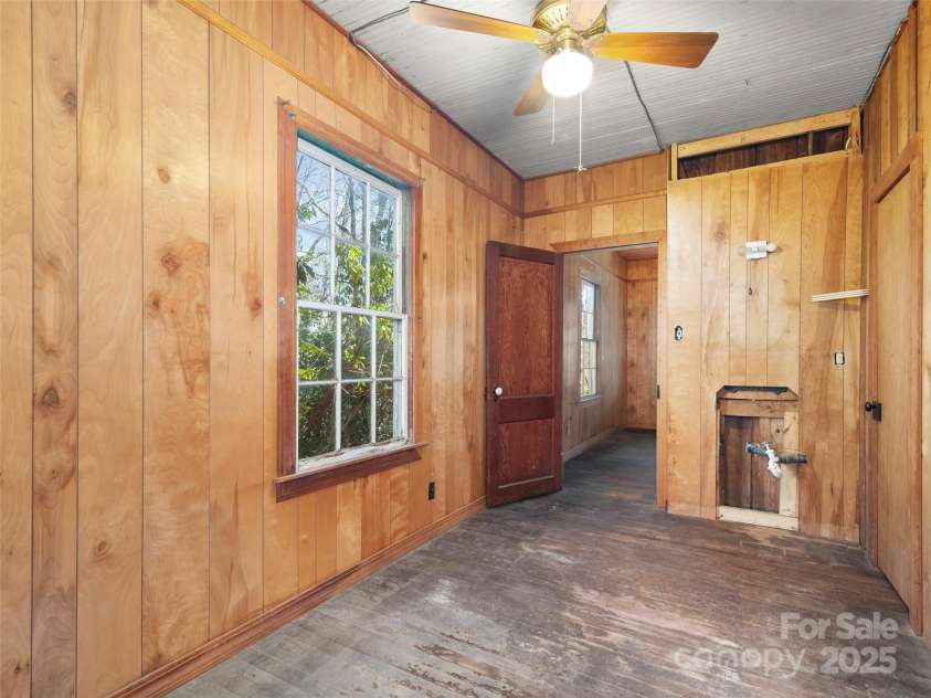 40 Wells Road, Waynesville, NC 28785.  MLS# CAR4251498, YatesRealty ID 8027. 