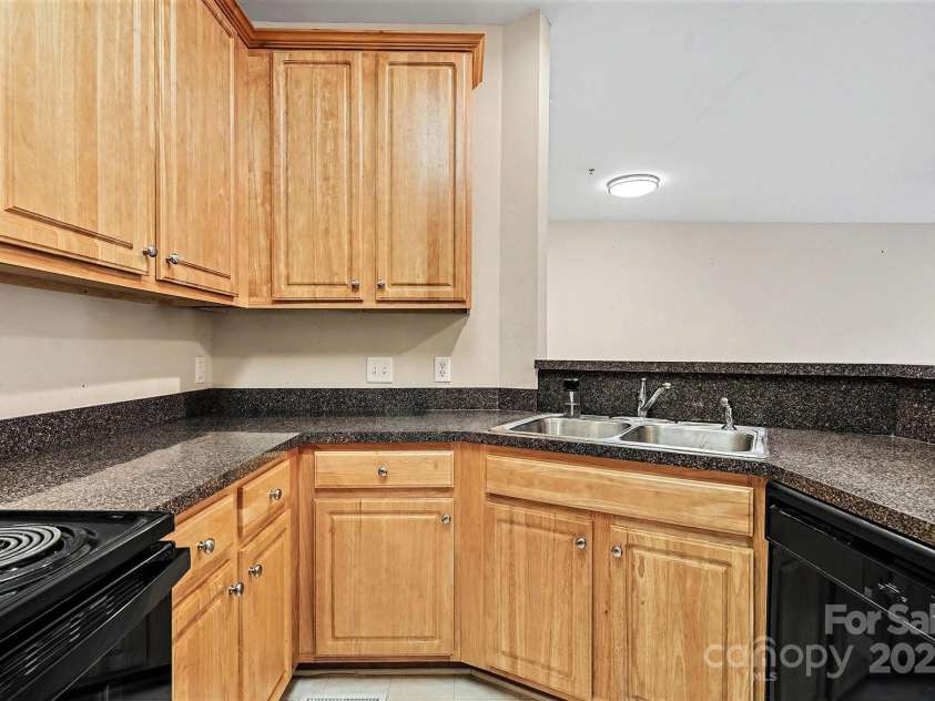 6812 Park Place Drive, Charlotte, NC 28262.  MLS# CAR4332820, YatesRealty ID 8027. 
