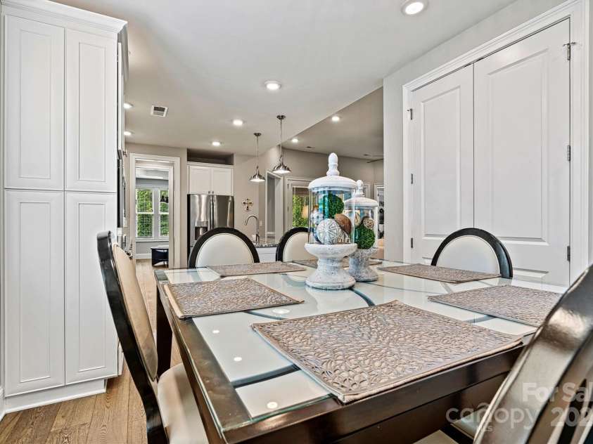 7549 Short Putt Court, Charlotte, NC 28215.  MLS# CAR4248938, YatesRealty ID 8028. Every detail counts! End panels on the Gourmet Kitchen cabinets add a polished, finished touch, while the generously sized pantry w/double doors offers plenty of storage space for all your essentials.