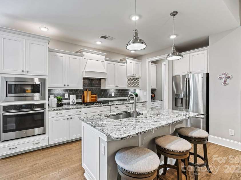 7549 Short Putt Court, Charlotte, NC 28215.  MLS# CAR4248938, YatesRealty ID 8028. Upgraded cabinetry, a gas cooktop, stainless steel appliances, custom rollouts and a large center island —this kitchen is packed with high-end features that make every meal a masterpiece!