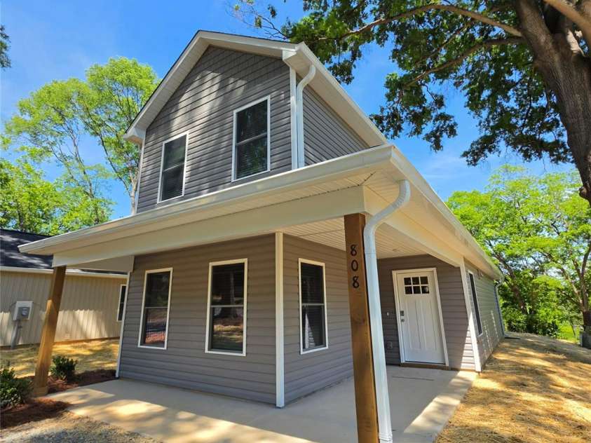 808 Long Street, Albemarle, NC 28001.  MLS# CAR4345635, YatesRealty ID 8028. 