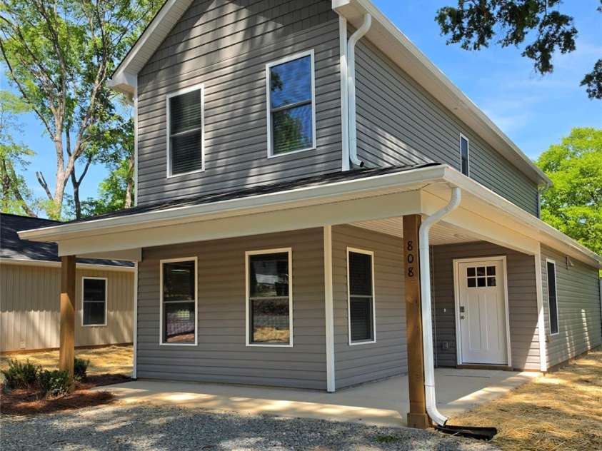 808 Long Street, Albemarle, NC 28001.  MLS# CAR4345635, YatesRealty ID 8028. 