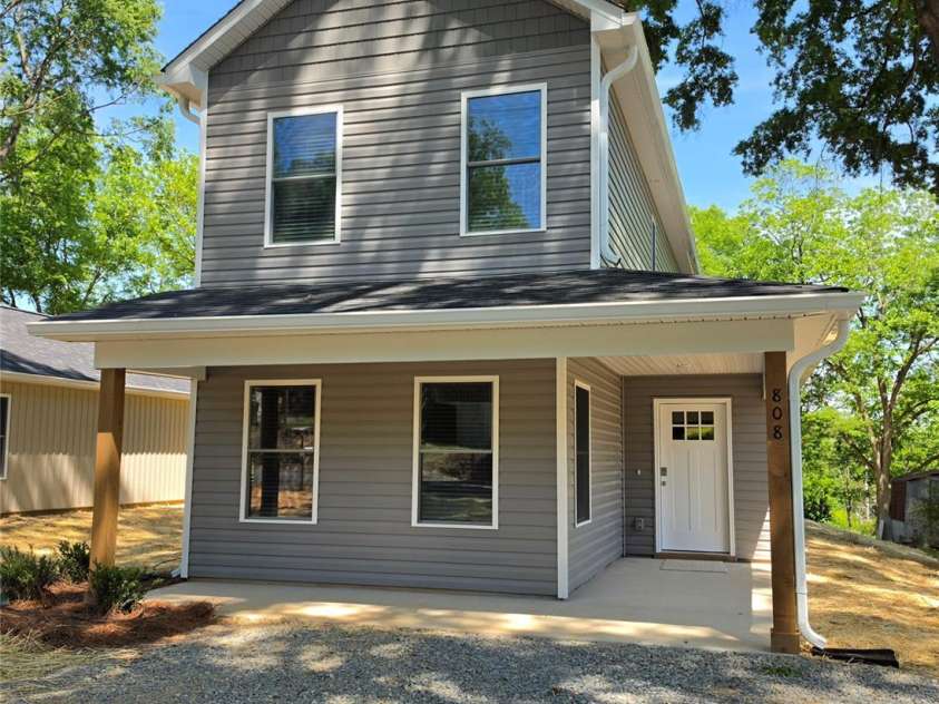 808 Long Street, Albemarle, NC 28001.  MLS# CAR4345635, YatesRealty ID 8028. 