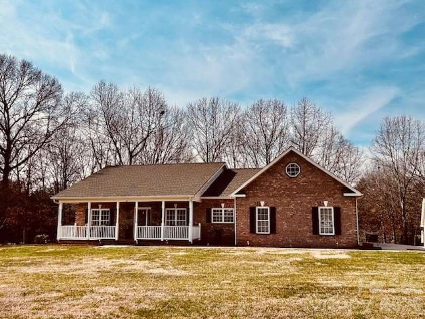 69 Isaac Creek Drive, Hickory, NC 28601.  MLS# CAR4338169, YatesRealty ID 8029. 