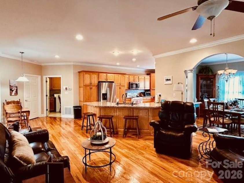 69 Isaac Creek Drive, Hickory, NC 28601.  MLS# CAR4338169, YatesRealty ID 8029. 