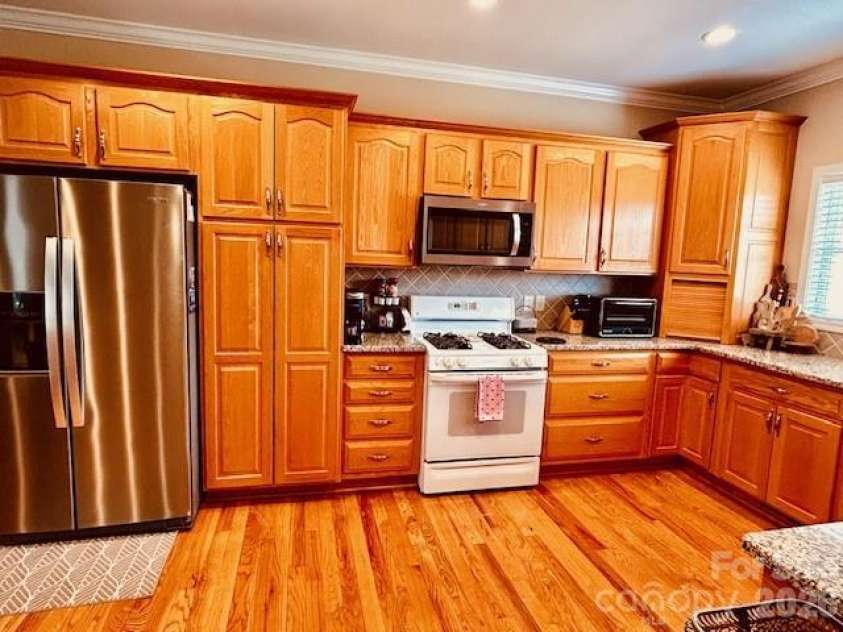 69 Isaac Creek Drive, Hickory, NC 28601.  MLS# CAR4338169, YatesRealty ID 8029. 