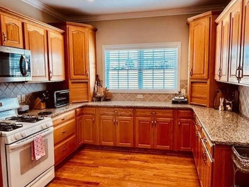 69 Isaac Creek Drive, Hickory, NC 28601.  MLS# CAR4338169, YatesRealty ID 8029. 