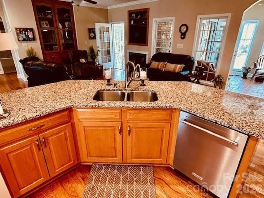 69 Isaac Creek Drive, Hickory, NC 28601.  MLS# CAR4338169, YatesRealty ID 8029. 