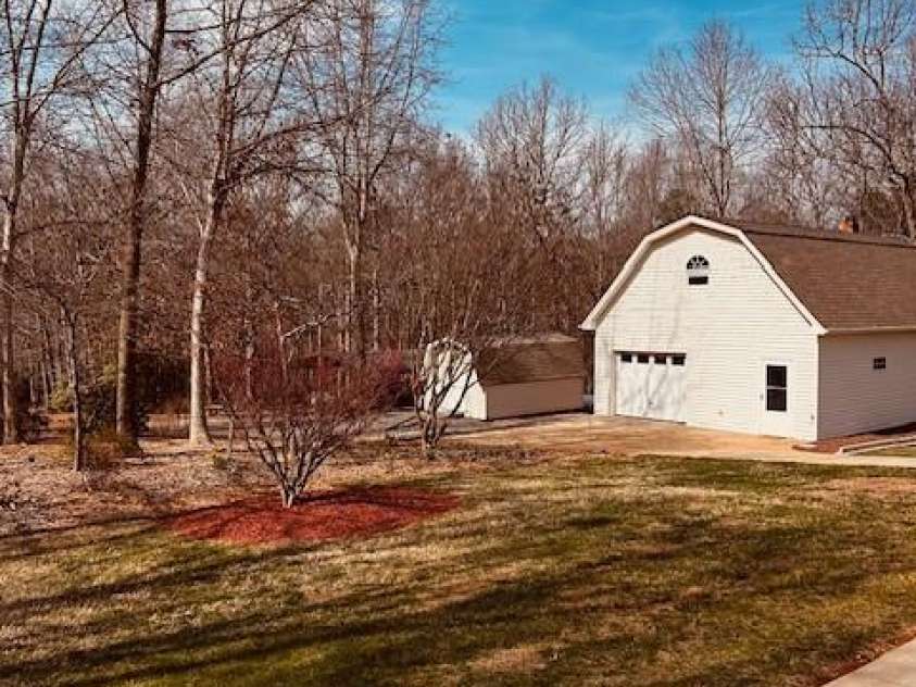 69 Isaac Creek Drive, Hickory, NC 28601.  MLS# CAR4338169, YatesRealty ID 8029. 
