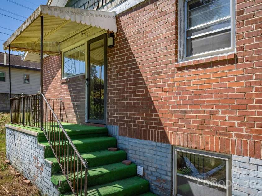 521 Praley Street, Valdese, NC 28690.  MLS# CAR4308138, YatesRealty ID 8030. 