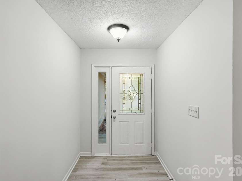 7700 Park Vista Circle, Charlotte, NC 28226.  MLS# CAR4361925, YatesRealty ID 8031. 