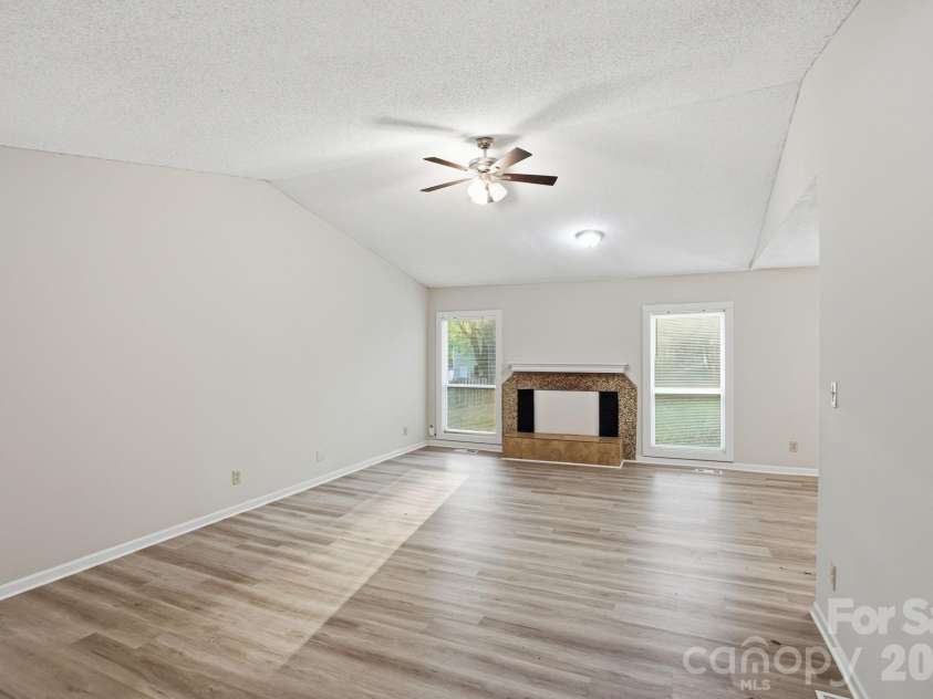 7700 Park Vista Circle, Charlotte, NC 28226.  MLS# CAR4361925, YatesRealty ID 8031. 