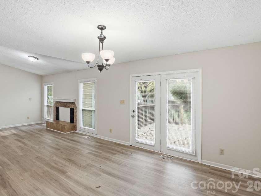 7700 Park Vista Circle, Charlotte, NC 28226.  MLS# CAR4361925, YatesRealty ID 8031. 
