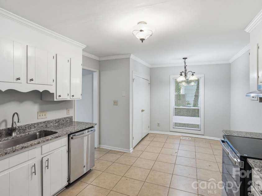 7700 Park Vista Circle, Charlotte, NC 28226.  MLS# CAR4361925, YatesRealty ID 8031. 
