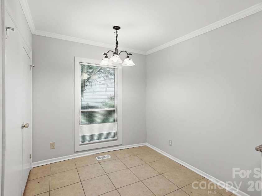 7700 Park Vista Circle, Charlotte, NC 28226.  MLS# CAR4361925, YatesRealty ID 8031. 