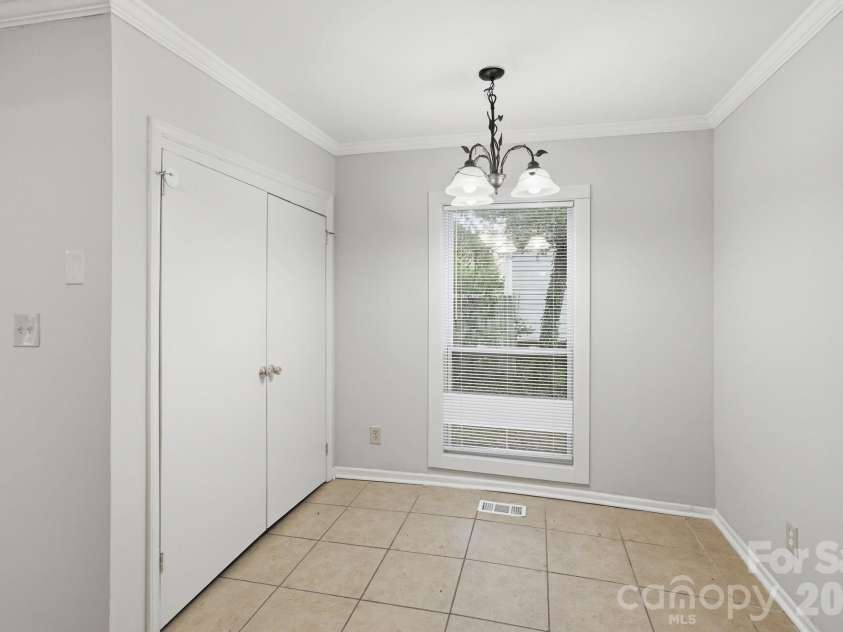 7700 Park Vista Circle, Charlotte, NC 28226.  MLS# CAR4361925, YatesRealty ID 8031. 