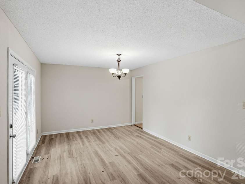 7700 Park Vista Circle, Charlotte, NC 28226.  MLS# CAR4361925, YatesRealty ID 8031. 