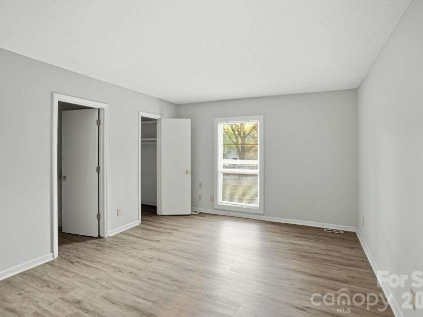 7700 Park Vista Circle, Charlotte, NC 28226.  MLS# CAR4361925, YatesRealty ID 8031. 