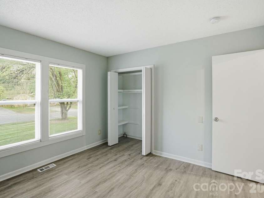 7700 Park Vista Circle, Charlotte, NC 28226.  MLS# CAR4361925, YatesRealty ID 8031. 
