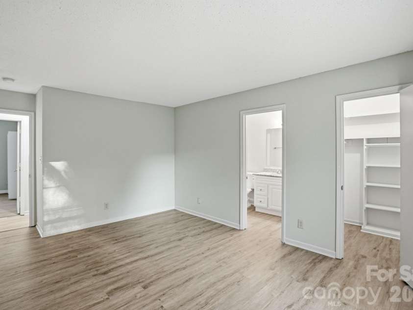 7700 Park Vista Circle, Charlotte, NC 28226.  MLS# CAR4361925, YatesRealty ID 8031. 