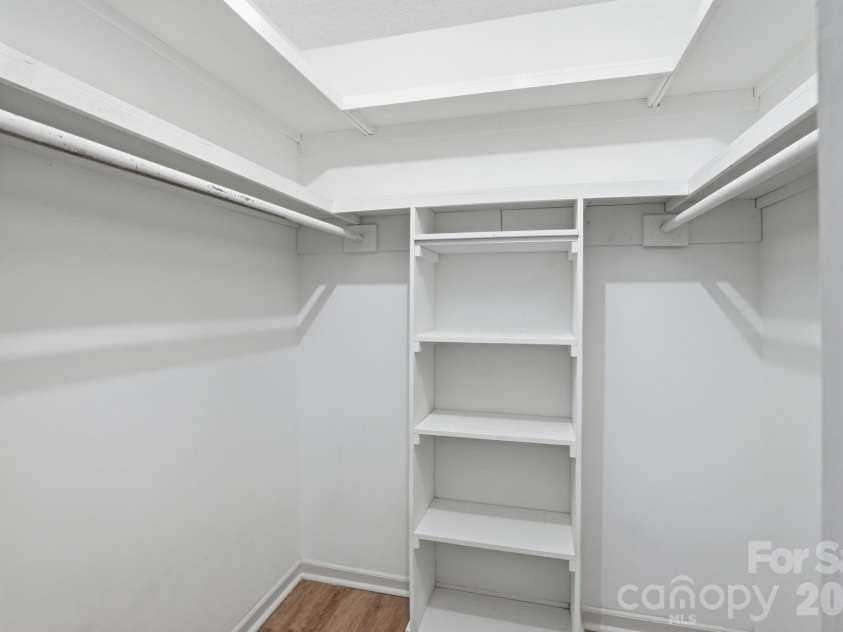 7700 Park Vista Circle, Charlotte, NC 28226.  MLS# CAR4361925, YatesRealty ID 8031. 