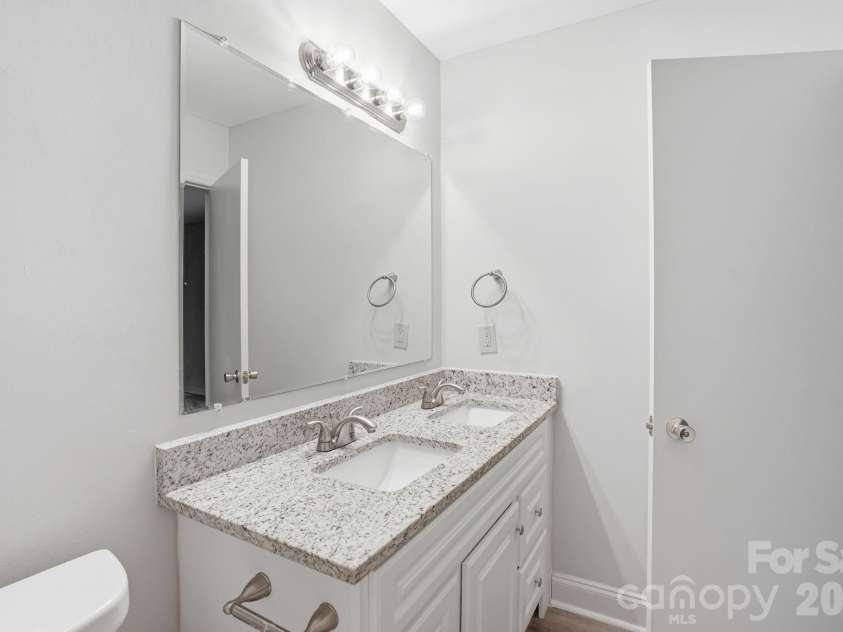 7700 Park Vista Circle, Charlotte, NC 28226.  MLS# CAR4361925, YatesRealty ID 8031. 
