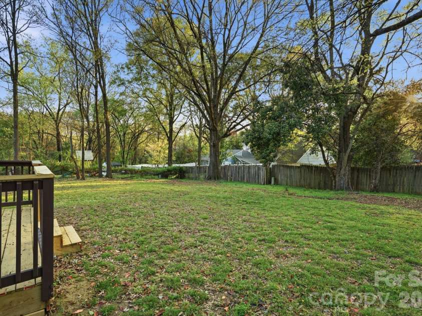 7700 Park Vista Circle, Charlotte, NC 28226.  MLS# CAR4361925, YatesRealty ID 8031. 