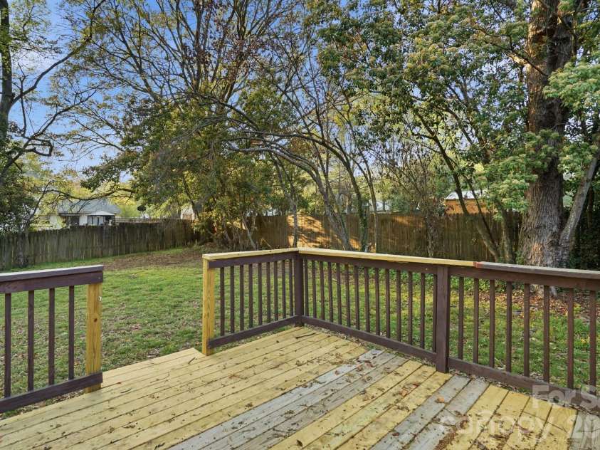 7700 Park Vista Circle, Charlotte, NC 28226.  MLS# CAR4361925, YatesRealty ID 8031. 