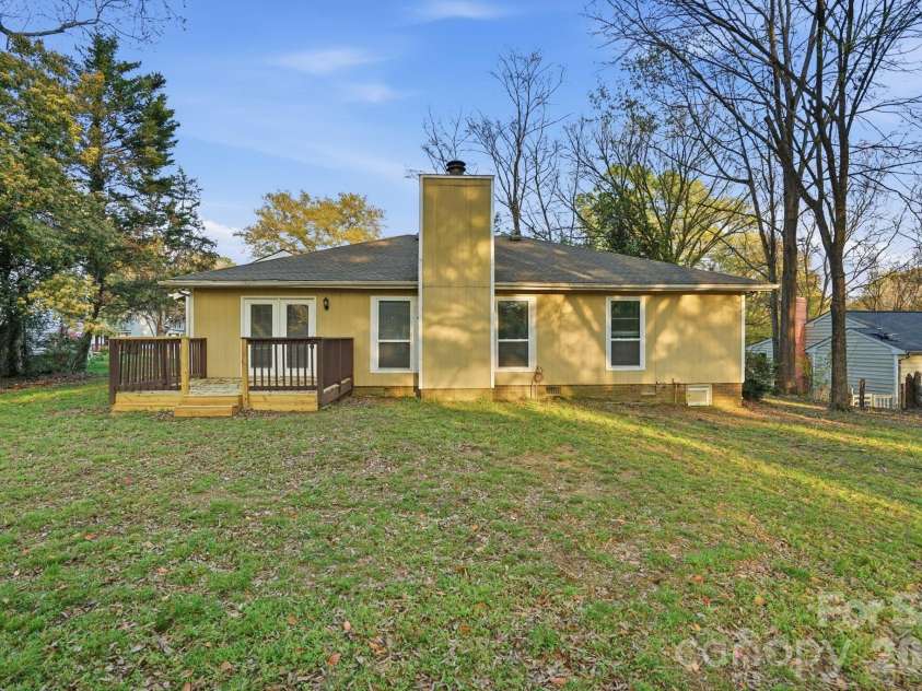 7700 Park Vista Circle, Charlotte, NC 28226.  MLS# CAR4361925, YatesRealty ID 8031. 