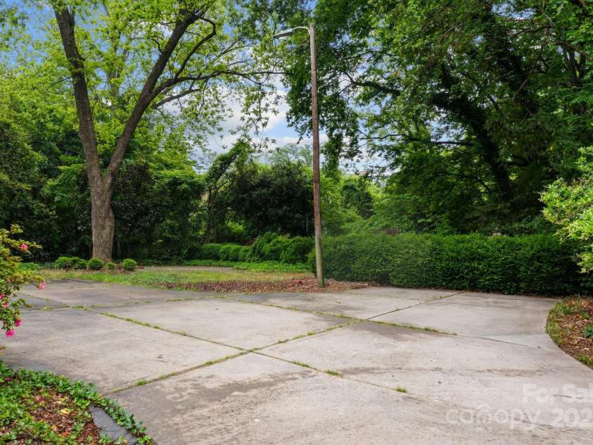 920 Queens Road, Charlotte, NC 28207.  MLS# CAR4251447, YatesRealty ID 8032. 