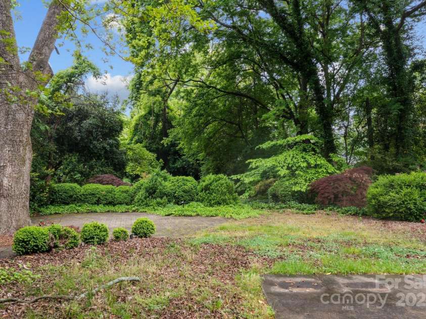 920 Queens Road, Charlotte, NC 28207.  MLS# CAR4251447, YatesRealty ID 8032. 
