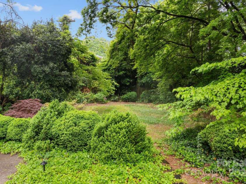 920 Queens Road, Charlotte, NC 28207.  MLS# CAR4251447, YatesRealty ID 8032. 
