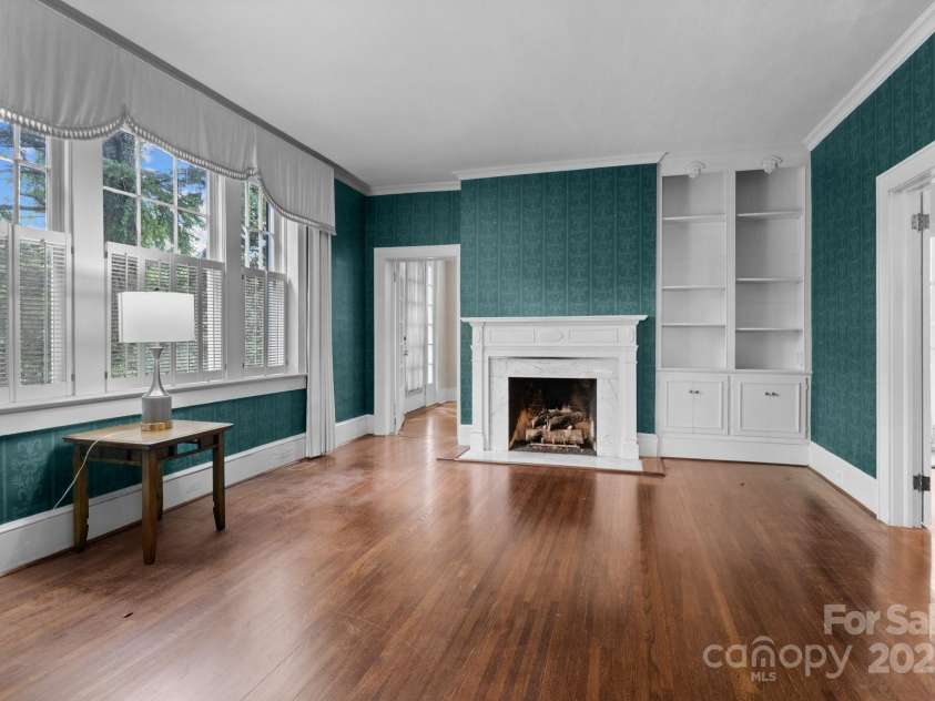 920 Queens Road, Charlotte, NC 28207.  MLS# CAR4251447, YatesRealty ID 8032. 