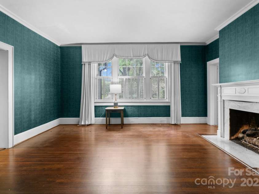 920 Queens Road, Charlotte, NC 28207.  MLS# CAR4251447, YatesRealty ID 8032. 
