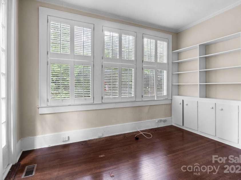 920 Queens Road, Charlotte, NC 28207.  MLS# CAR4251447, YatesRealty ID 8032. 