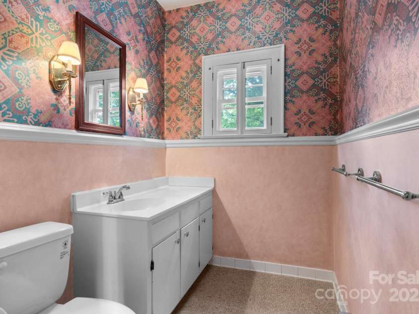 920 Queens Road, Charlotte, NC 28207.  MLS# CAR4251447, YatesRealty ID 8032. 