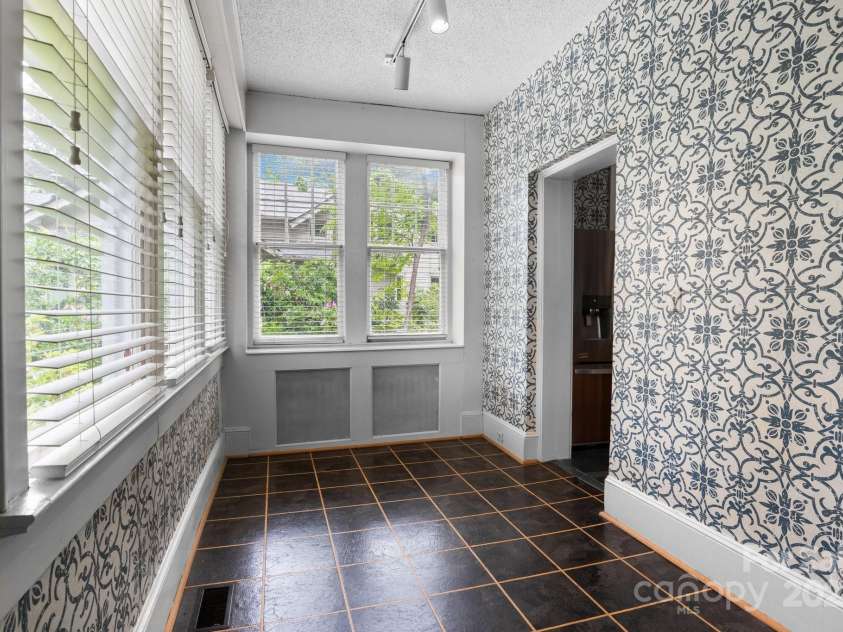 920 Queens Road, Charlotte, NC 28207.  MLS# CAR4251447, YatesRealty ID 8032. 