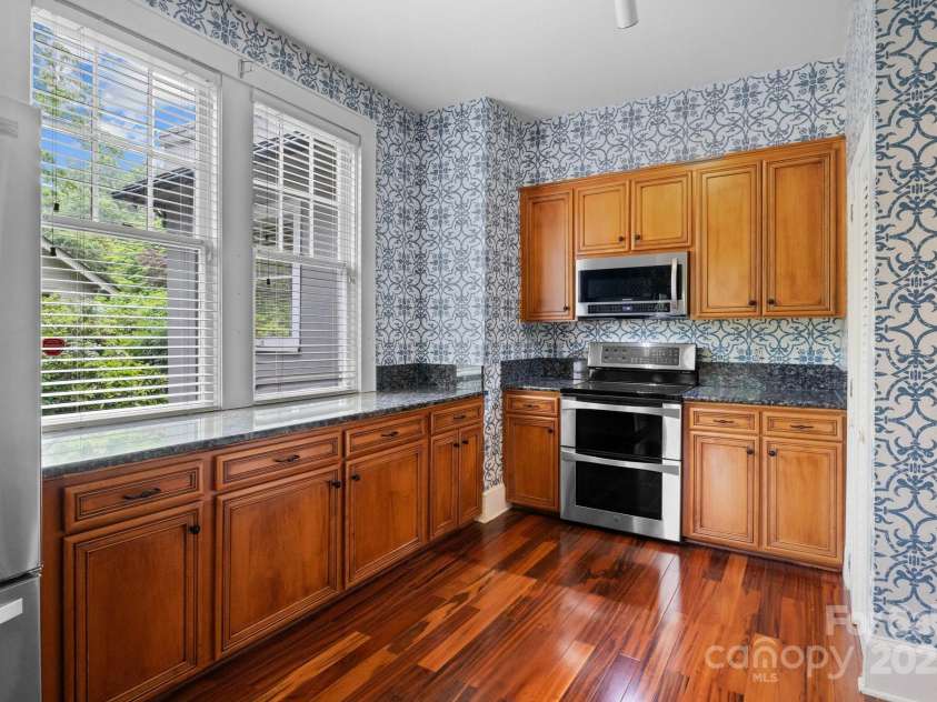 920 Queens Road, Charlotte, NC 28207.  MLS# CAR4251447, YatesRealty ID 8032. 