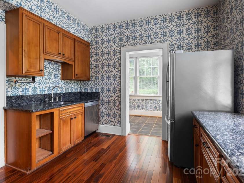 920 Queens Road, Charlotte, NC 28207.  MLS# CAR4251447, YatesRealty ID 8032. 
