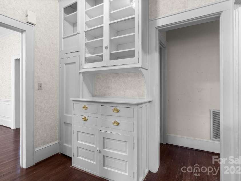 920 Queens Road, Charlotte, NC 28207.  MLS# CAR4251447, YatesRealty ID 8032. 