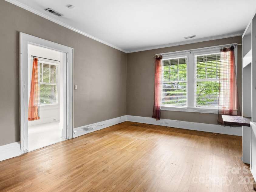 920 Queens Road, Charlotte, NC 28207.  MLS# CAR4251447, YatesRealty ID 8032. 