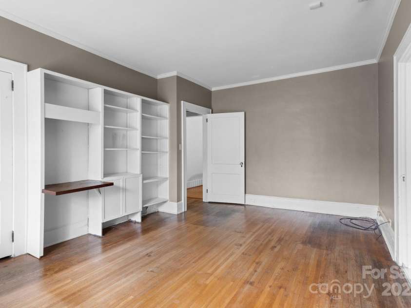 920 Queens Road, Charlotte, NC 28207.  MLS# CAR4251447, YatesRealty ID 8032. 